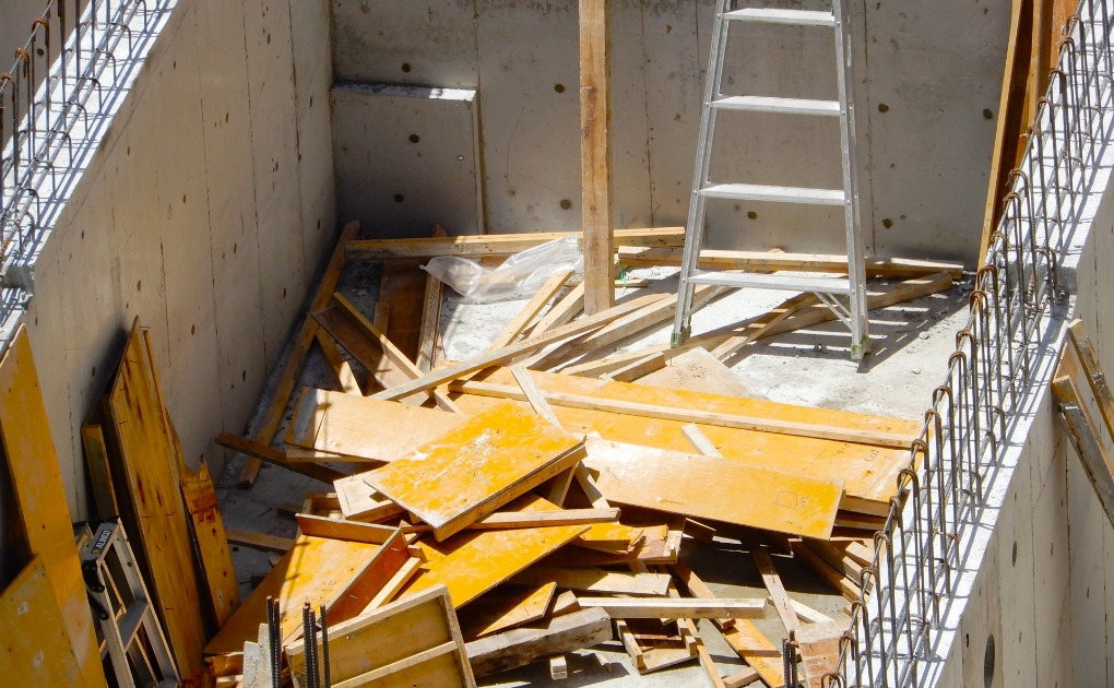 型枠解体（撤去）